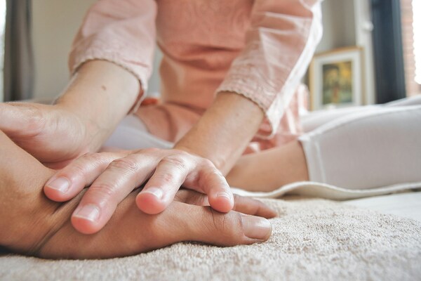 Почему немеют руки после массажа