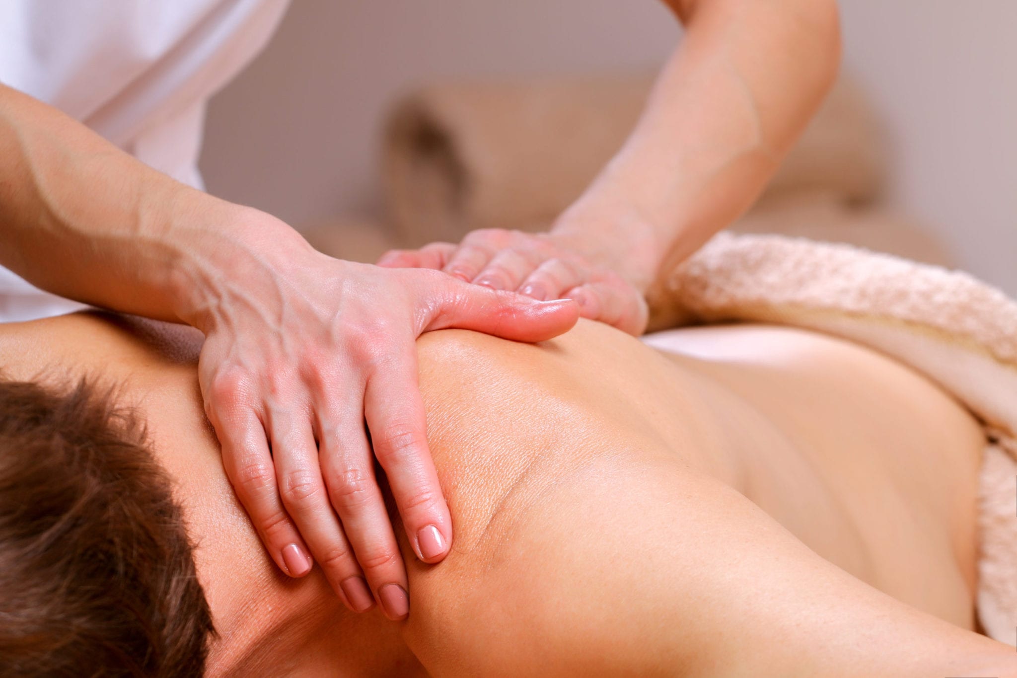First massage. Лечебный массаж. Массаж спины. Массаж при остеохондрозе. Общий массаж.