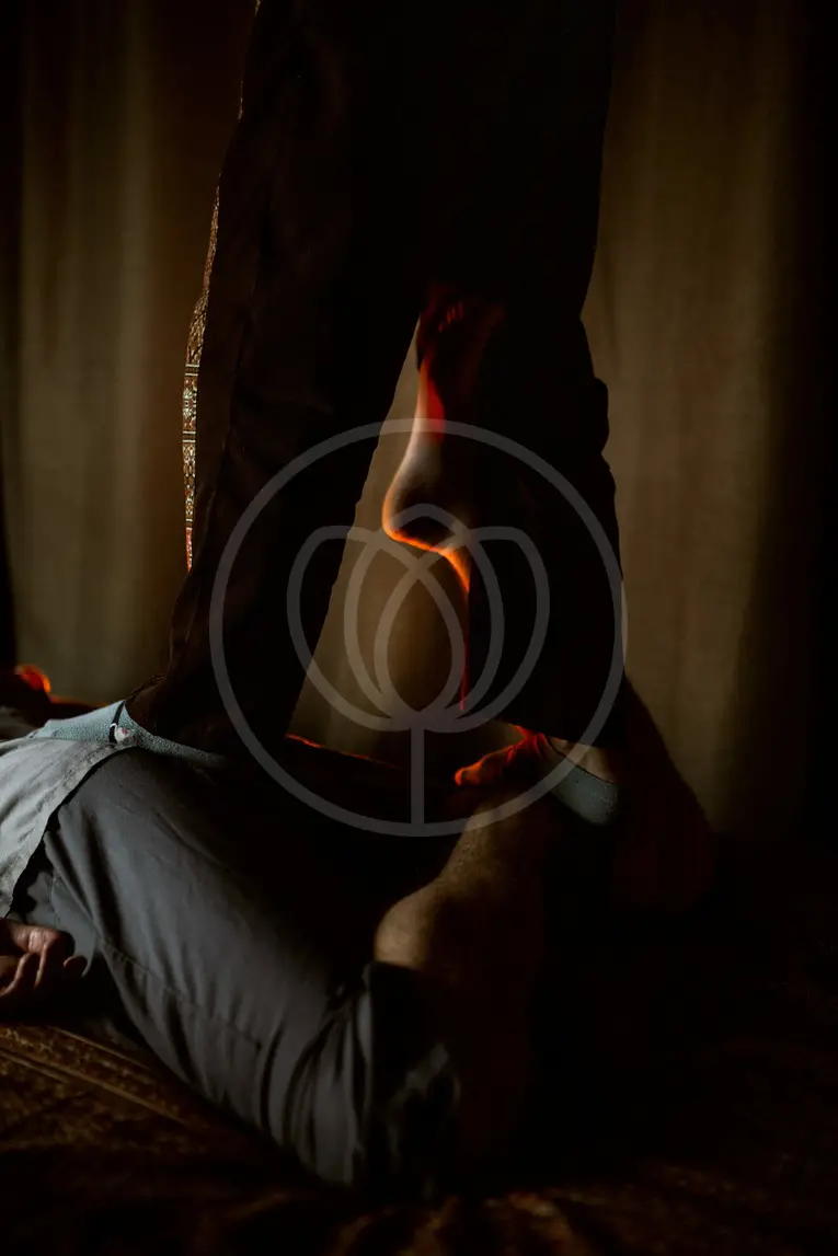 МАССАЖ НОГАМИ (традиционное протаптывание)